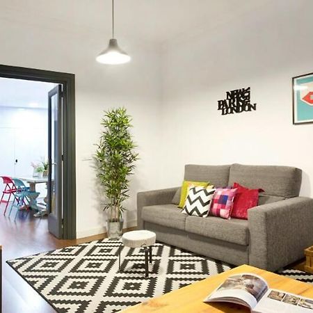 Traveller House 7 Bedroom Apartment Barcelone Extérieur photo