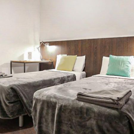 Traveller House 7 Bedroom Apartment Barcelone Extérieur photo