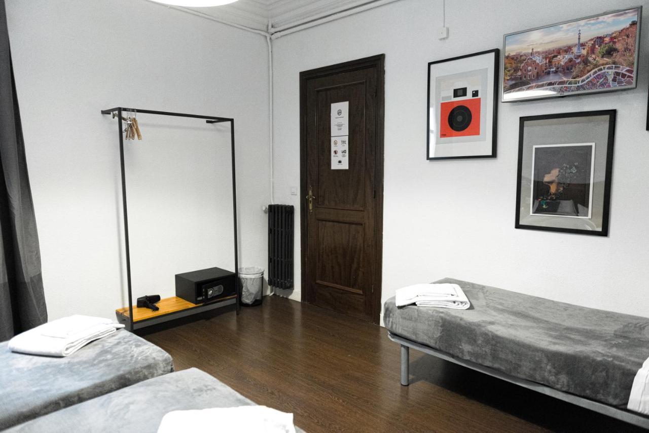Traveller House 7 Bedroom Apartment Barcelone Extérieur photo