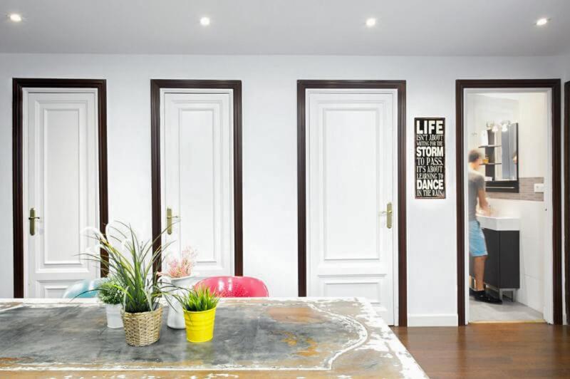 Traveller House 7 Bedroom Apartment Barcelone Extérieur photo