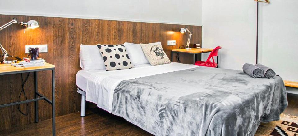 Traveller House 7 Bedroom Apartment Barcelone Extérieur photo