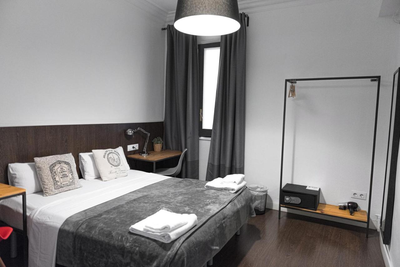 Traveller House 7 Bedroom Apartment Barcelone Extérieur photo