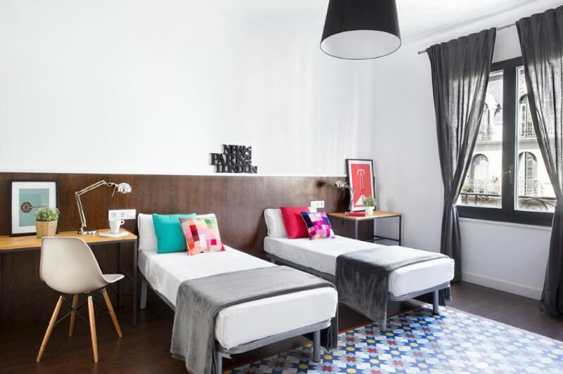 Traveller House 7 Bedroom Apartment Barcelone Extérieur photo