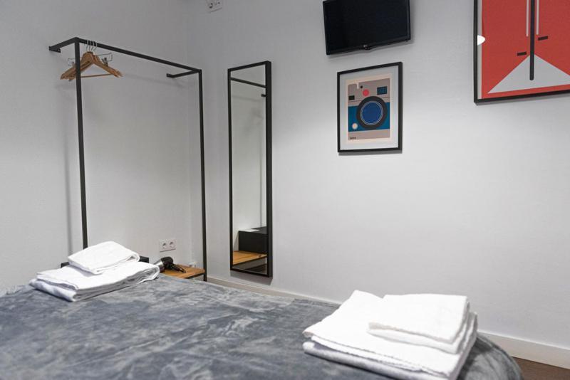 Traveller House 7 Bedroom Apartment Barcelone Extérieur photo